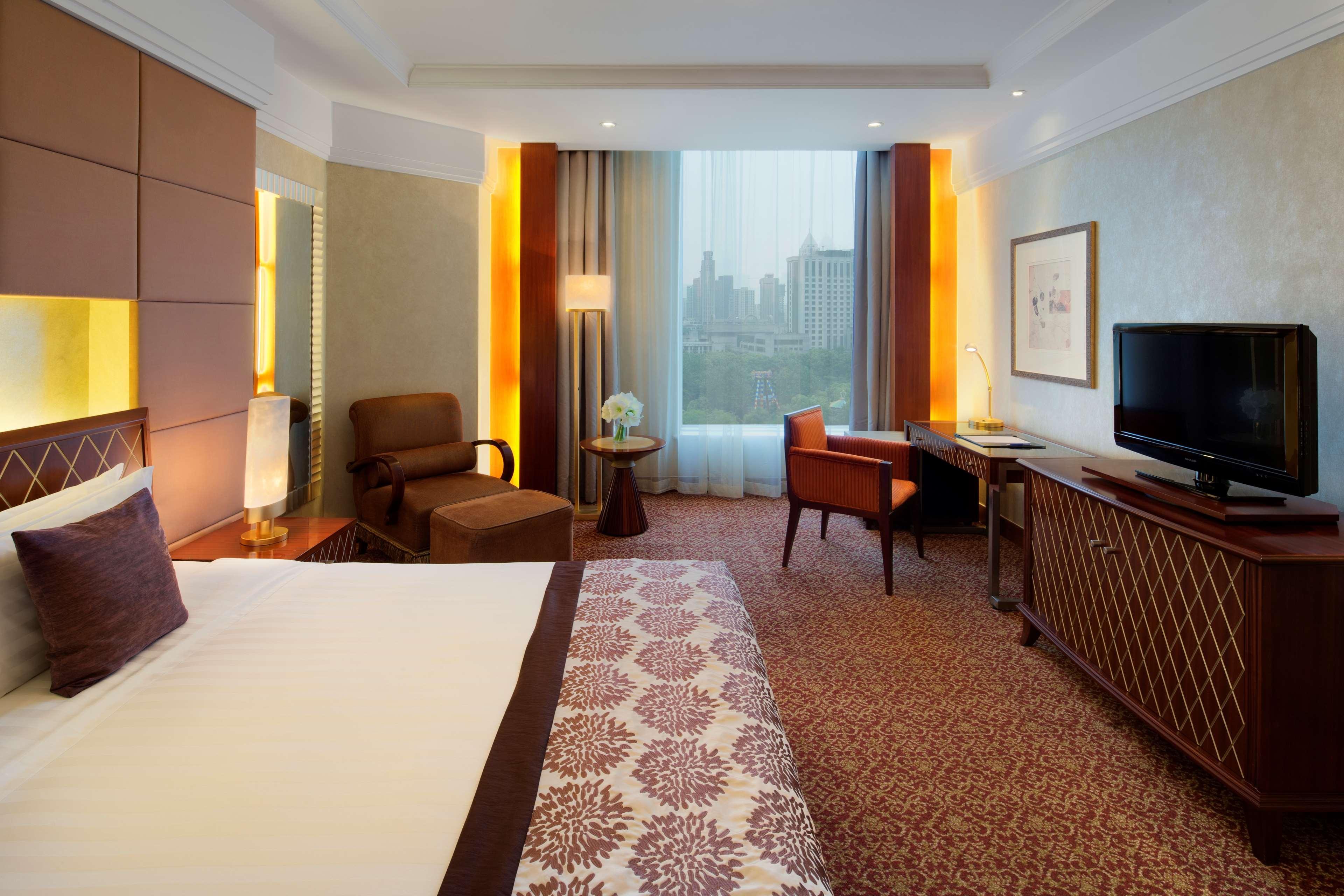Radisson Blu Hotel Shanghai New World Exterior photo Deluxe Room