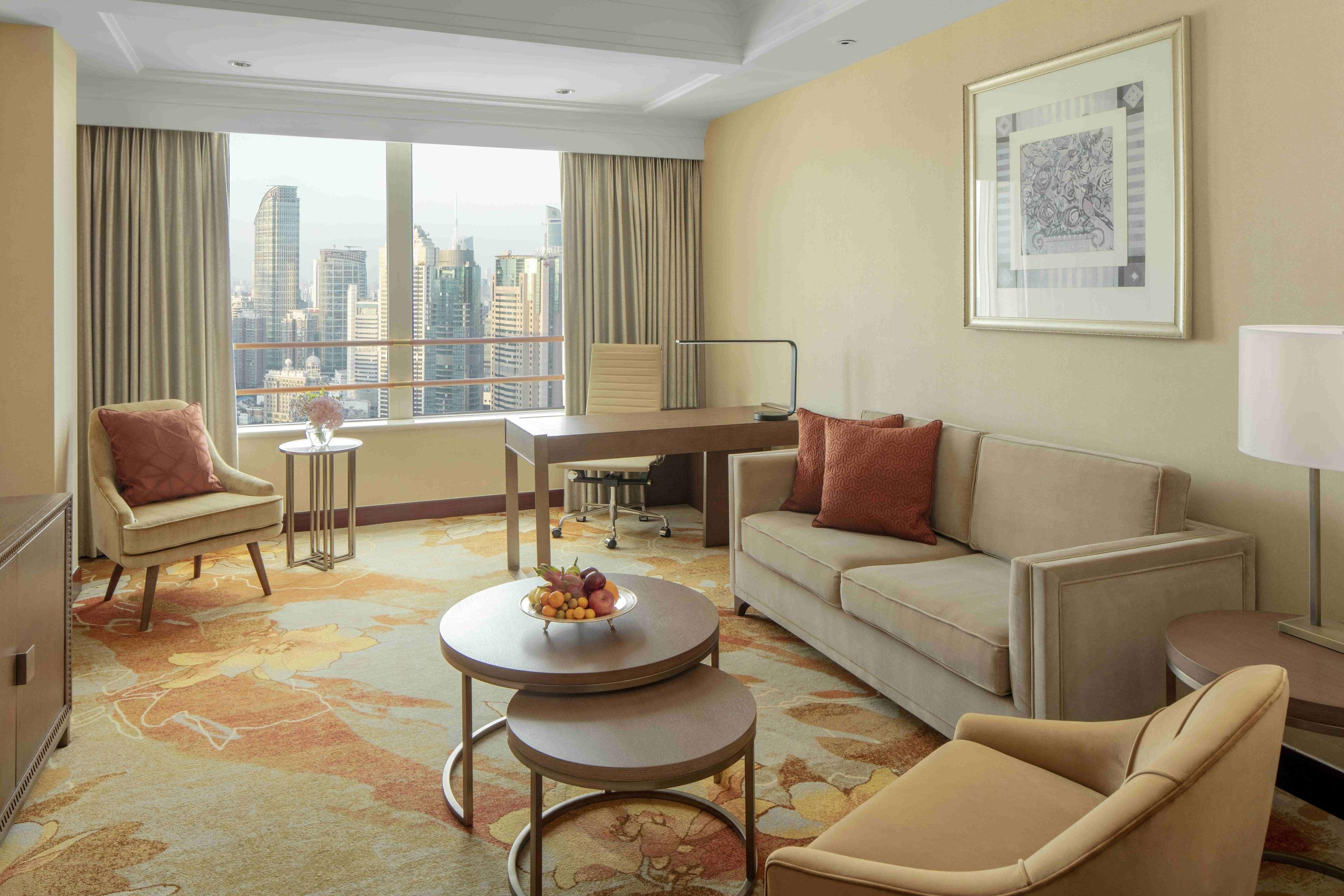 Radisson Blu Hotel Shanghai New World Exterior photo A suite at the hotel