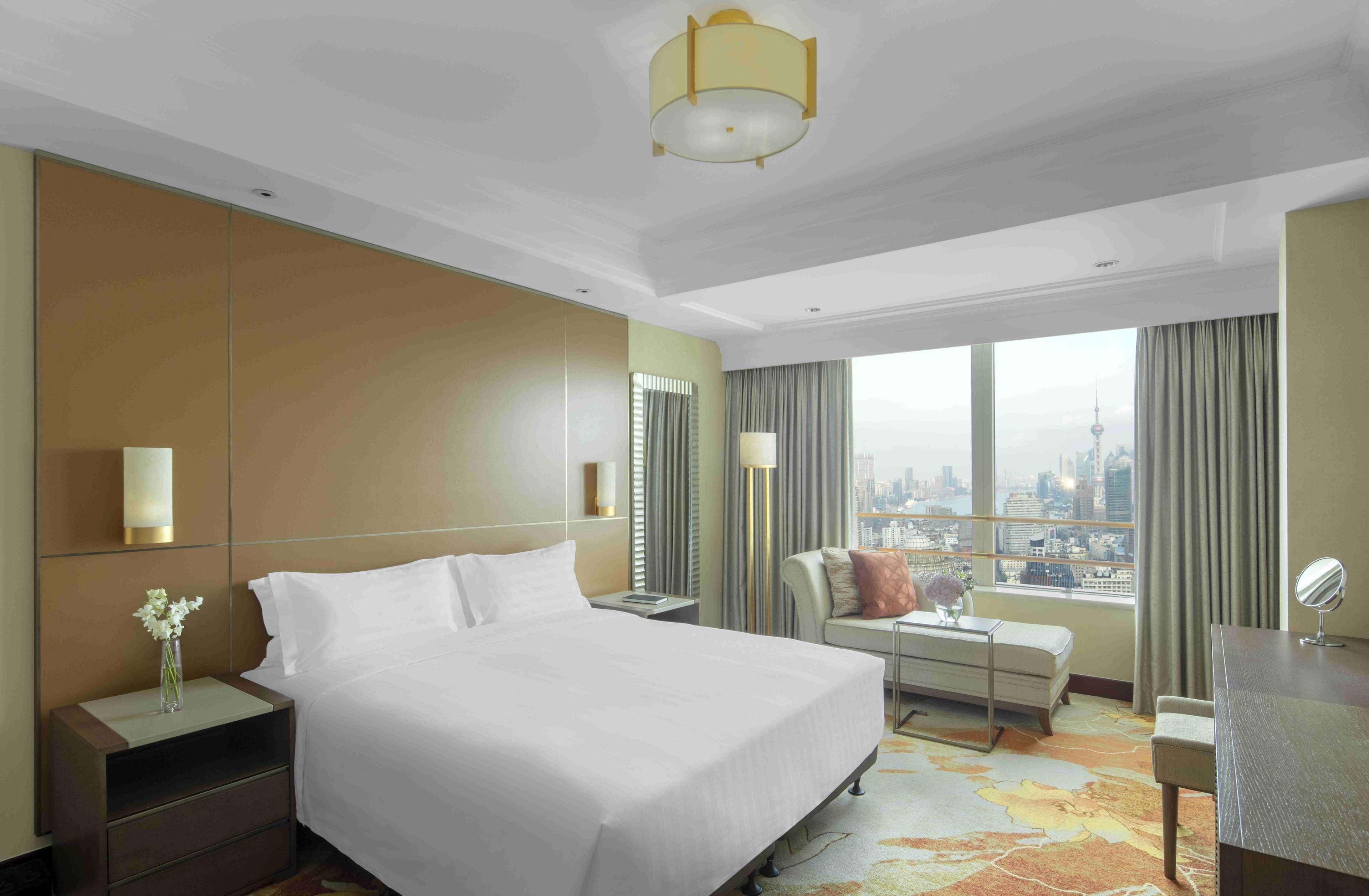 Radisson Blu Hotel Shanghai New World Exterior photo Deluxe Room