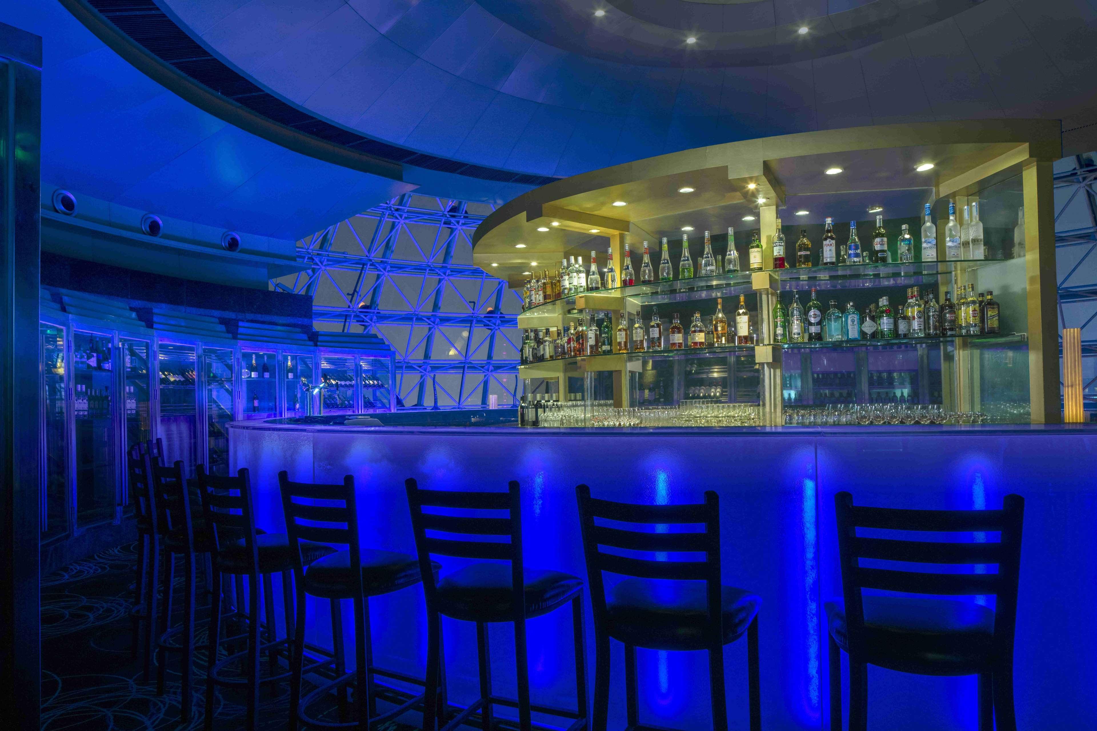 Radisson Blu Hotel Shanghai New World Exterior photo The bar at the Blue Note