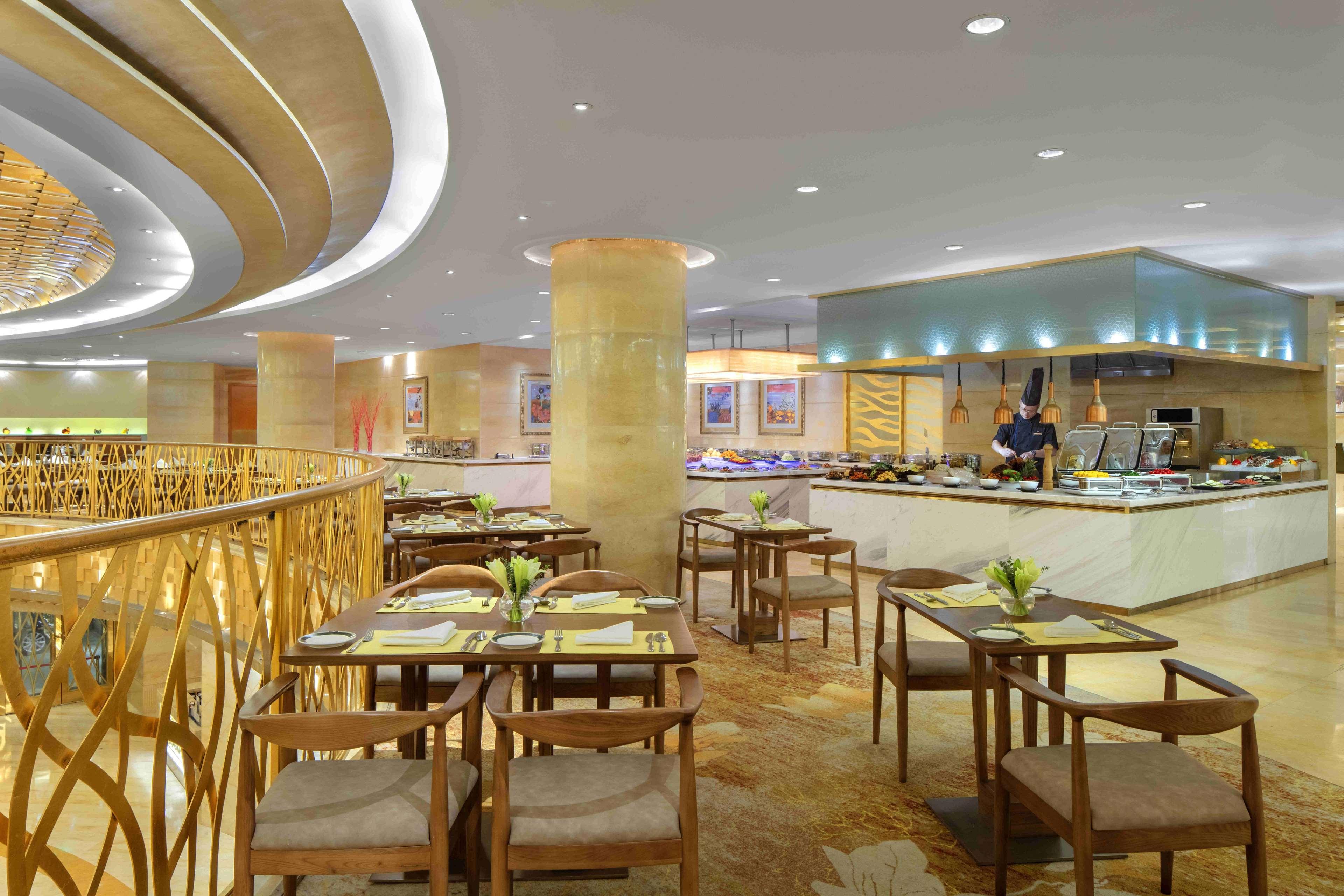 Radisson Blu Hotel Shanghai New World Exterior photo The restaurant