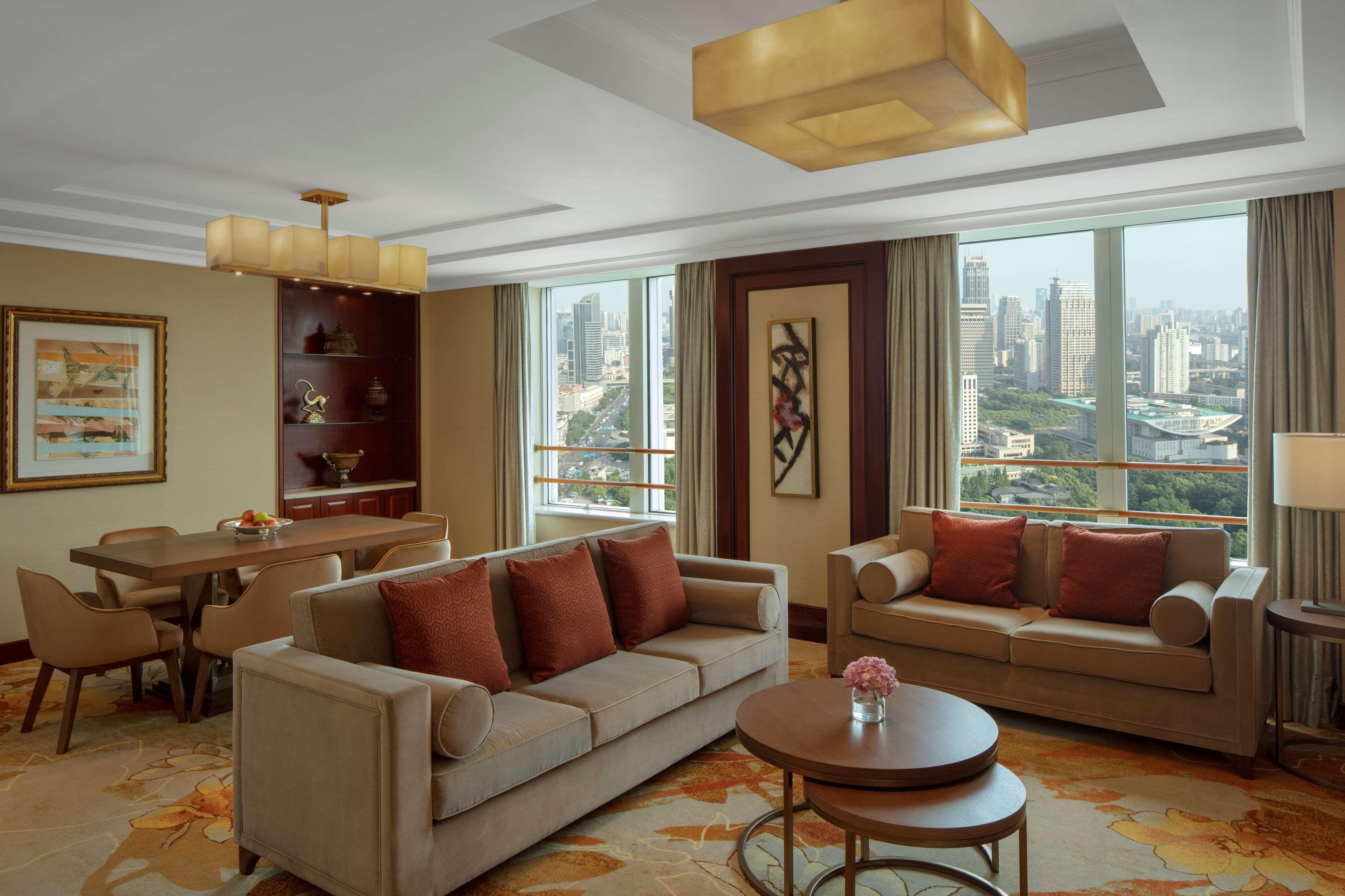 Radisson Blu Hotel Shanghai New World Exterior photo A suite at the hotel