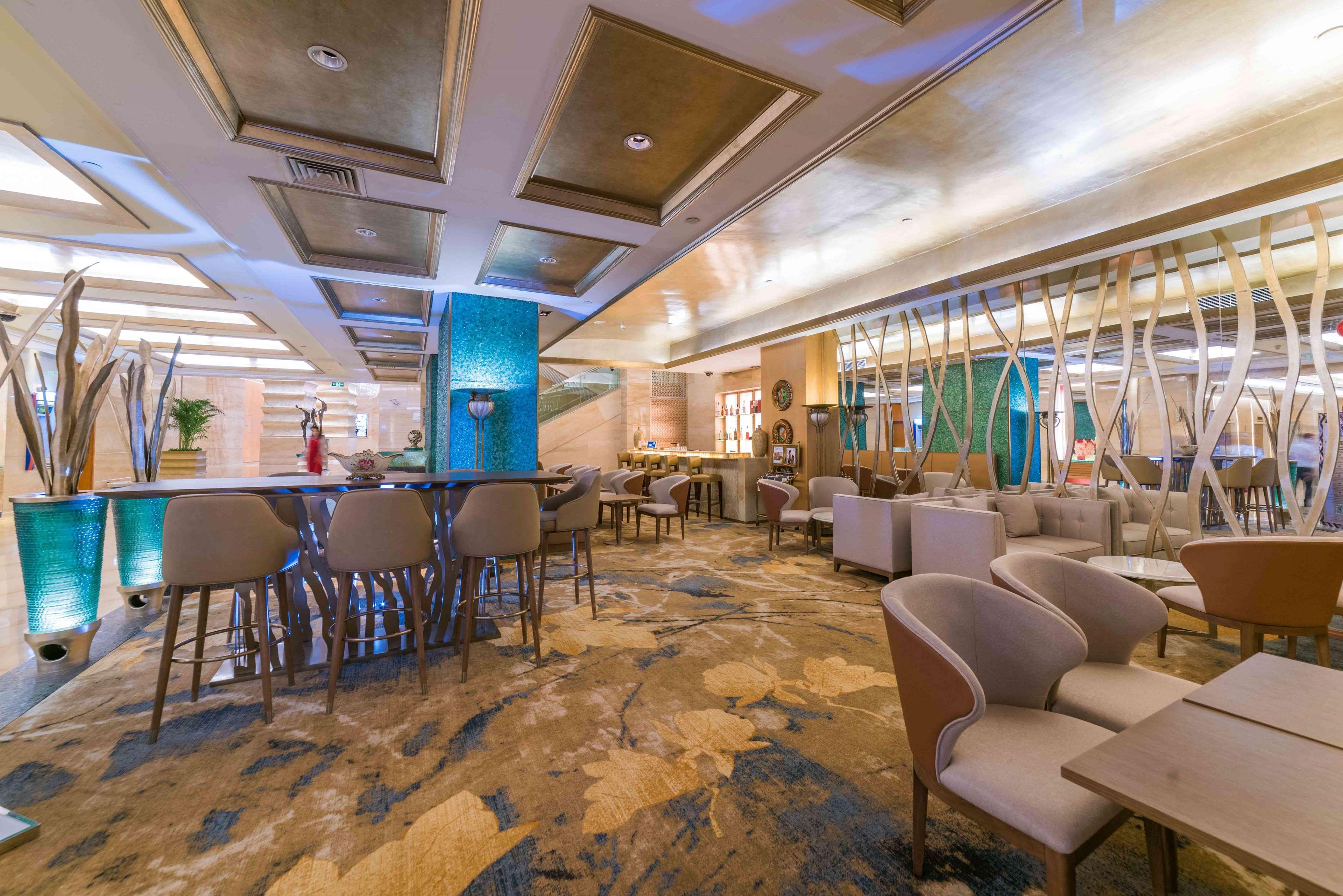 Radisson Blu Hotel Shanghai New World Exterior photo The interior of the lounge