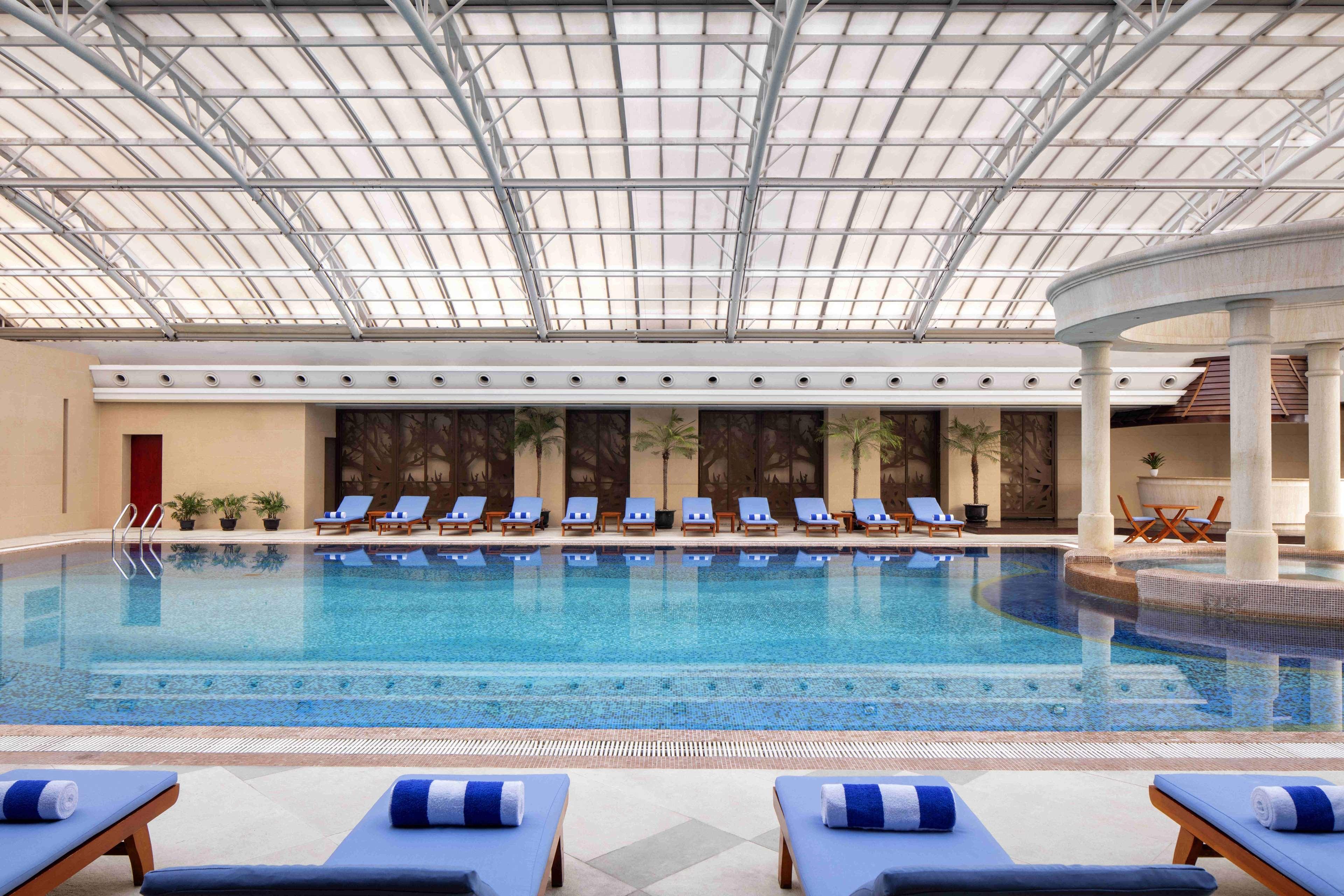 Radisson Blu Hotel Shanghai New World Exterior photo The pool at the hotel