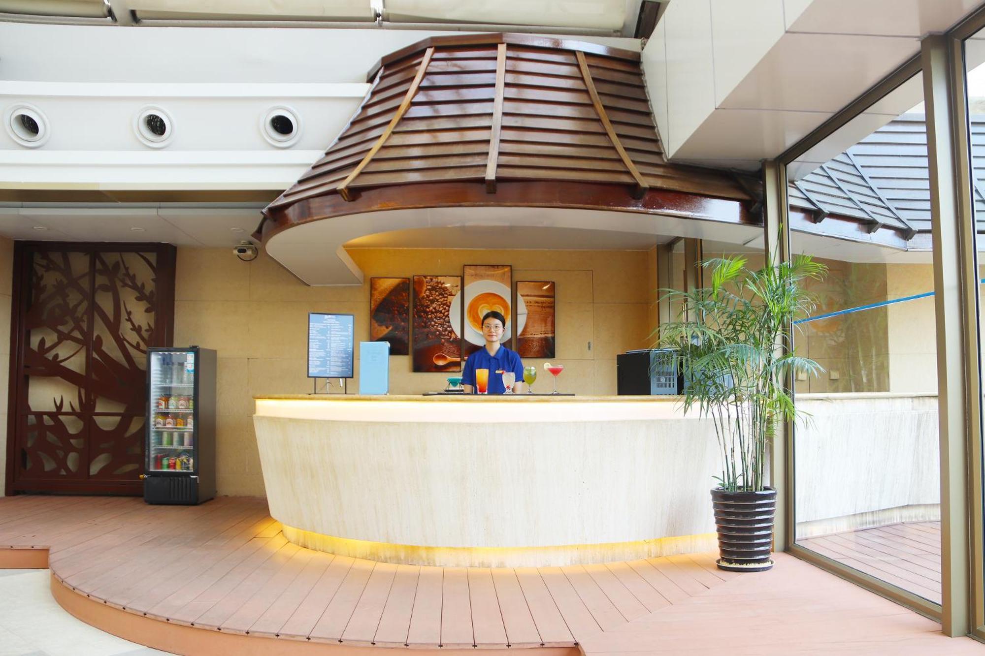Radisson Blu Hotel Shanghai New World Exterior photo